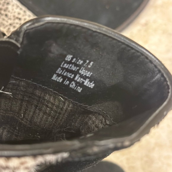 Very Volatile Wedge Animal Print Bootie! Size 7.5 - Picture 2 of 6